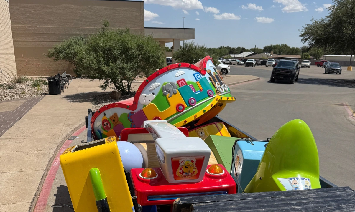 commercial junk removal hero (1)